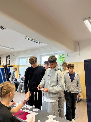 558049958 1383826159839723 1157136543270115841 n